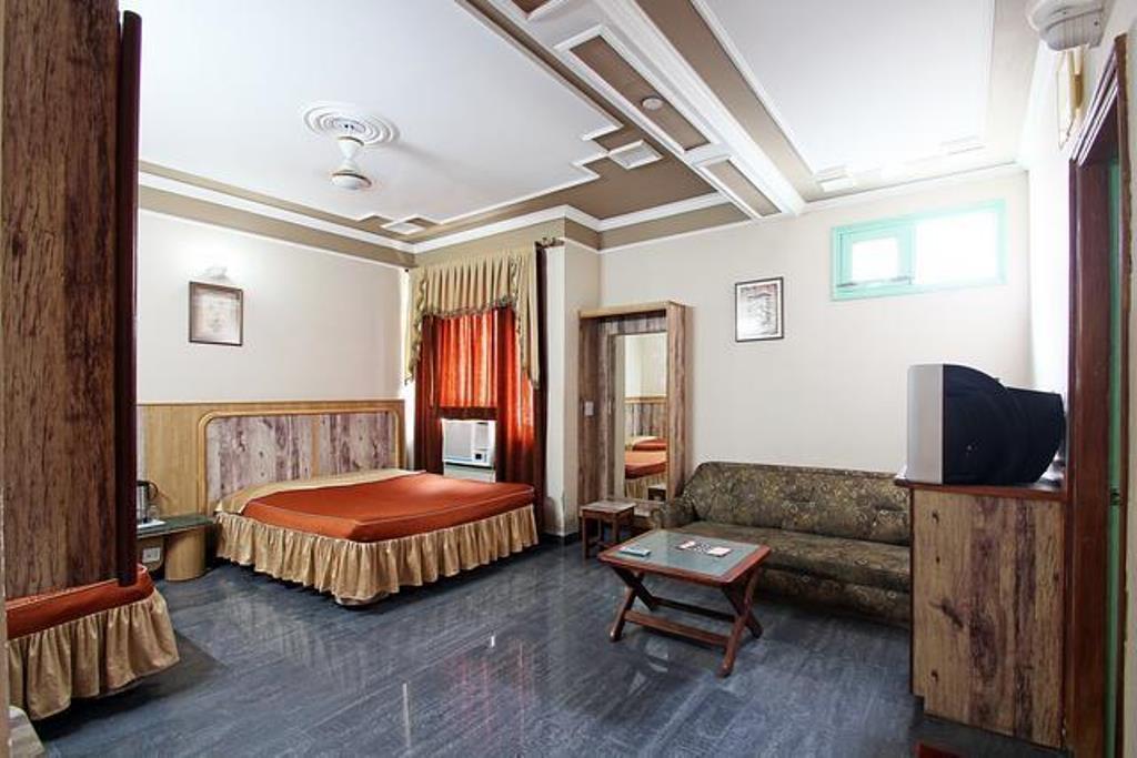 Hotel Chirag International Катра Екстериор снимка