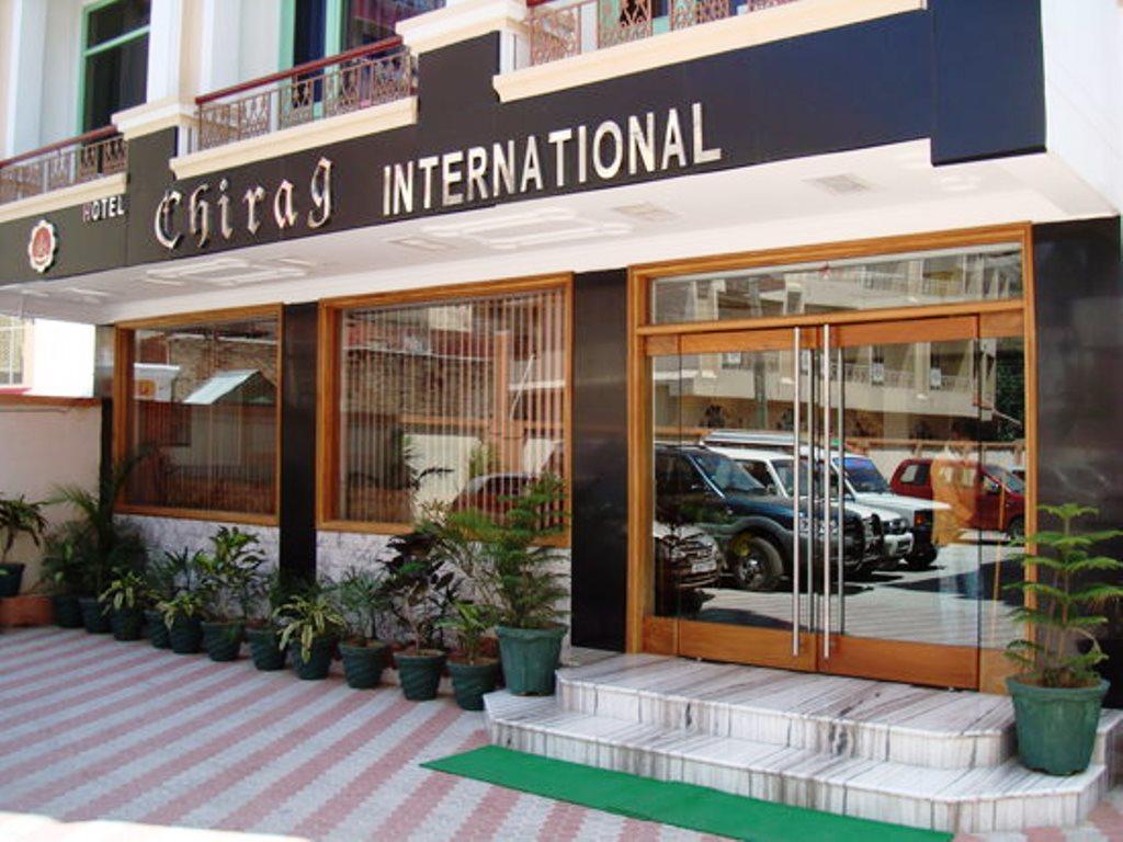 Hotel Chirag International Катра Екстериор снимка
